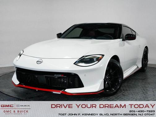 2t Wht Blk Roof 2024 Nissan Z NISMO