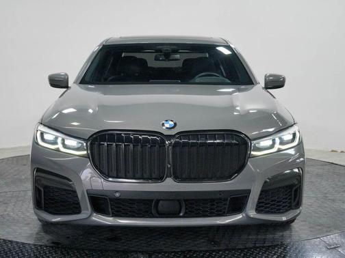 Bernina Gray Amber Effect Metallic 2022 BMW 750 i xDrive