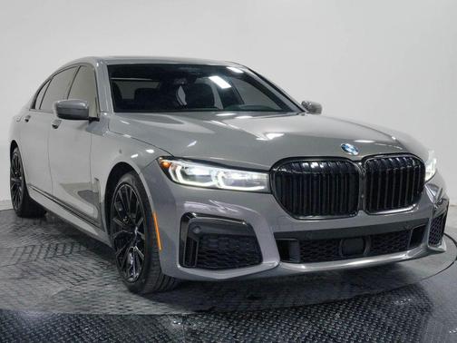Bernina Gray Amber Effect Metallic 2022 BMW 750 i xDrive