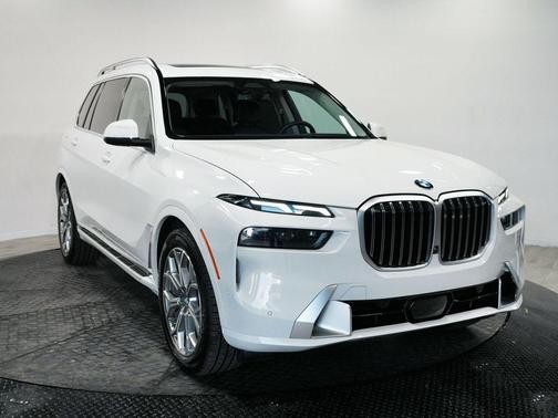 Alpine White 2025 BMW X7 xDrive40i
