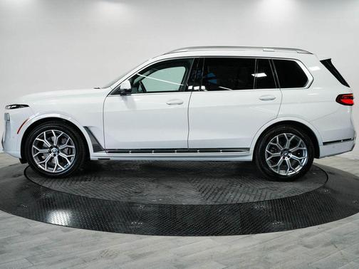Alpine White 2025 BMW X7 xDrive40i