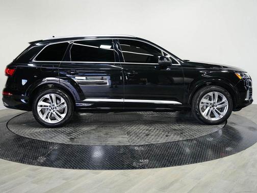 Mythos Black Metallic 2023 Audi Q7 45 Premium