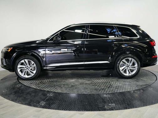 Mythos Black Metallic 2023 Audi Q7 45 Premium