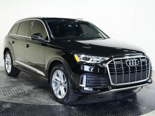 Mythos Black Metallic 2023 Audi Q7 45 Premium