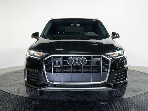 Mythos Black Metallic 2023 Audi Q7 45 Premium