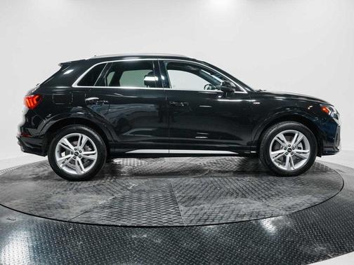 2024 Audi Q3 45 S line Premium