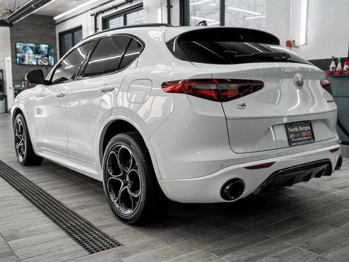 2023 Alfa Romeo Stelvio Veloce