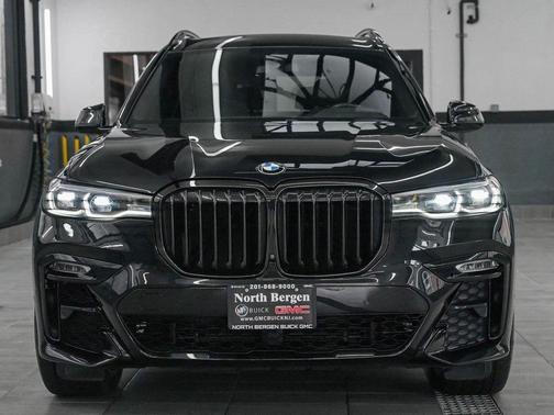 2021 BMW X7 M50i