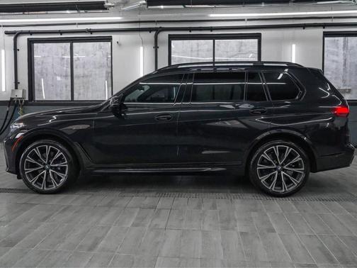 2021 BMW X7 M50i
