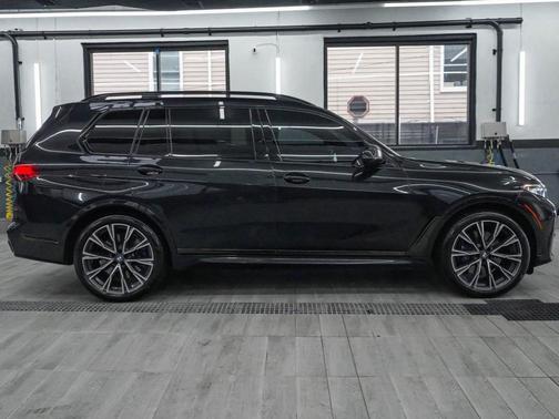 2021 BMW X7 M50i