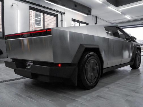 2025 Tesla Cybertruck Base