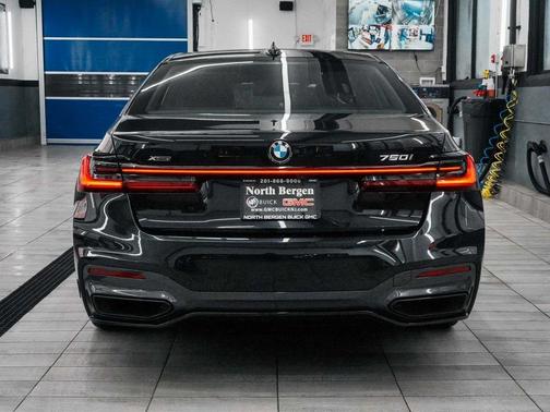 2022 BMW 750 i xDrive