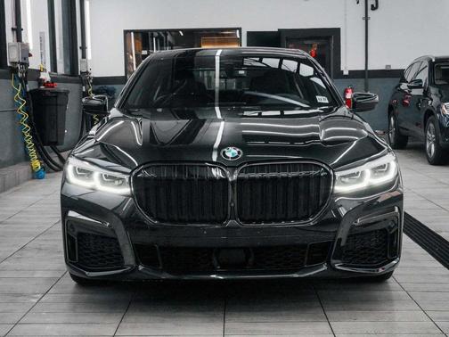 2022 BMW 750 i xDrive