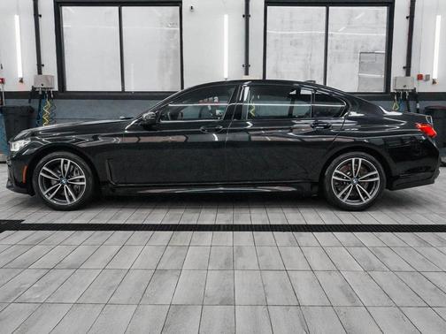 2022 BMW 750 i xDrive