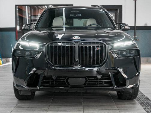 2023 BMW X7 M60i