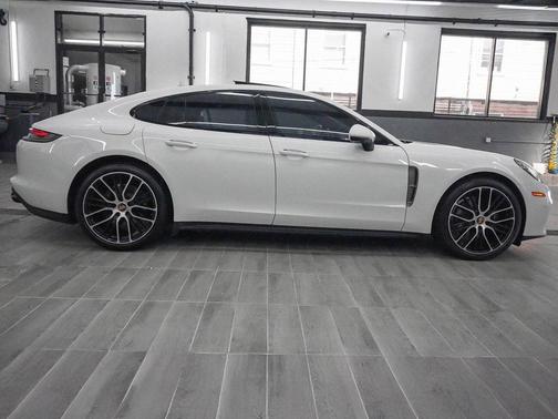 2022 Porsche Panamera Platinum Edition