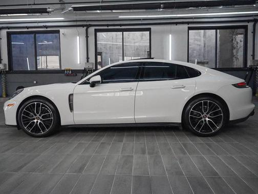 2022 Porsche Panamera Platinum Edition