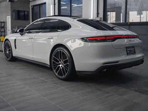 2022 Porsche Panamera Platinum Edition