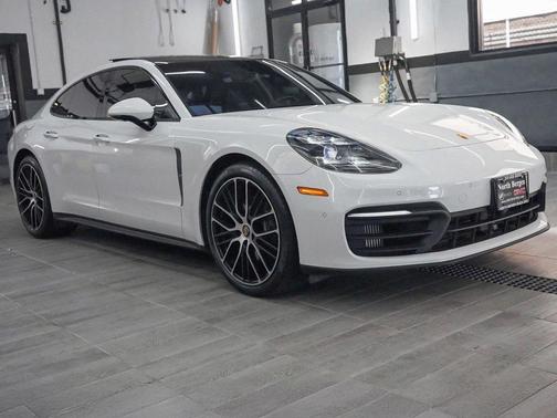 2022 Porsche Panamera Platinum Edition