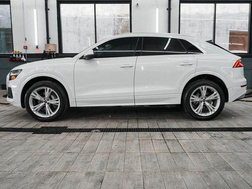 2023 Audi Q8 55 Premium