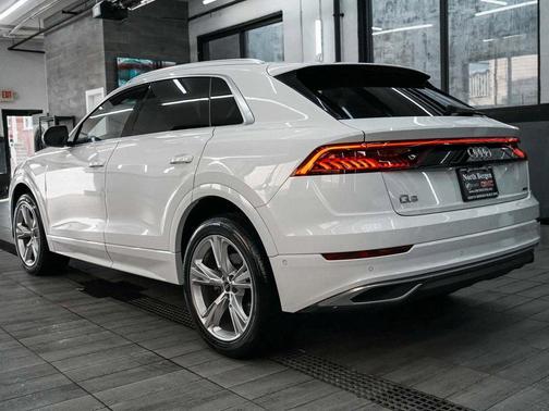 2022 Audi Q8 55 Premium Plus