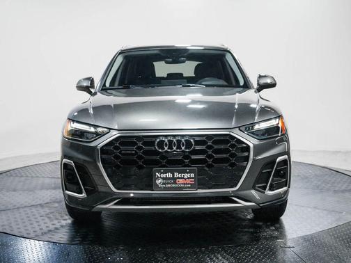 Daytona Gray Pearl Effect 2024 Audi Q5 45 S line quattro Premium
