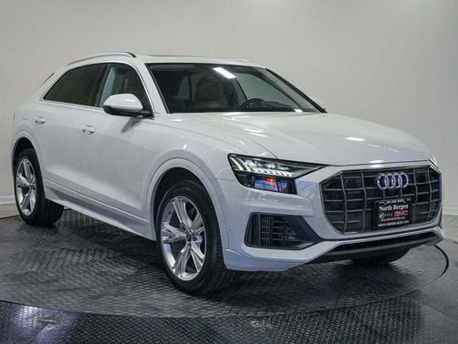 Glacier White Metallic 2023 Audi Q8 55 Premium Plus