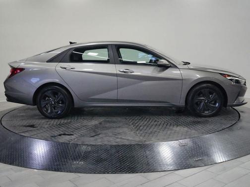 Metal 2023 Hyundai ELANTRA SEL