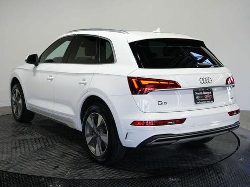 Ibis White 2023 Audi Q5 40 Premium Plus