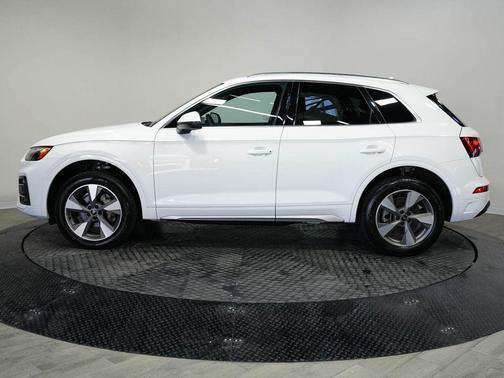 Ibis White 2023 Audi Q5 40 Premium Plus