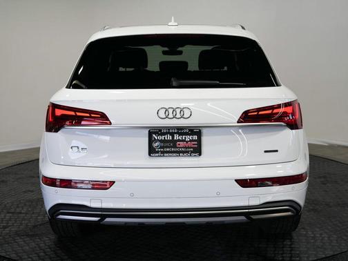 Ibis White 2023 Audi Q5 40 Premium Plus