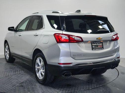 Silver Ice Metallic 2018 Chevrolet Equinox 2LT