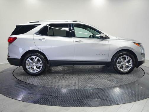 Silver Ice Metallic 2018 Chevrolet Equinox 2LT