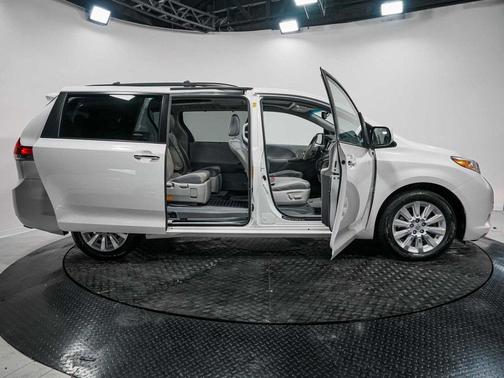 2012 Toyota Sienna XLE