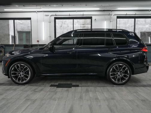 2023 BMW X7 M60i