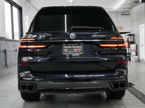 2023 BMW X7 M60i