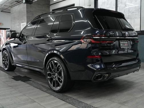 2023 BMW X7 M60i