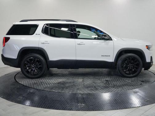 Summit White 2023 GMC Acadia SLE