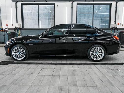 2023 BMW 330e xDrive
