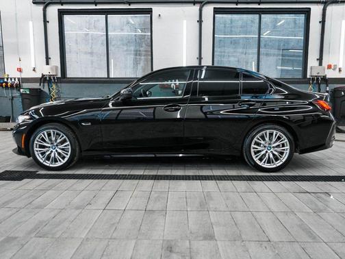 2023 BMW 330e xDrive