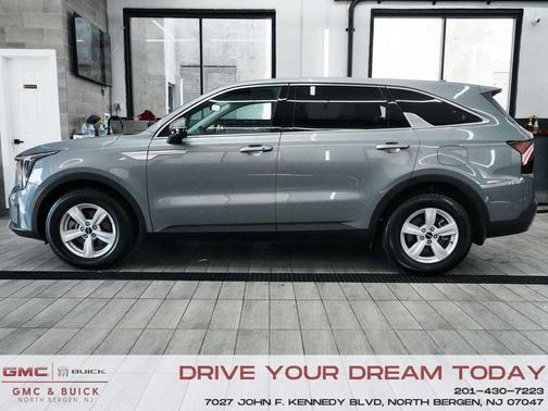 2025 Kia Sorento LX