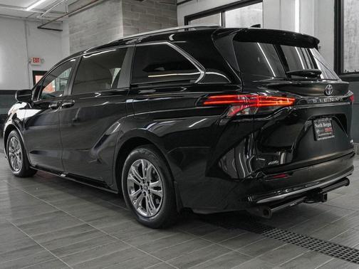 2022 Toyota Sienna Platinum 7 Passenger