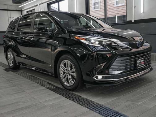2022 Toyota Sienna Platinum 7 Passenger