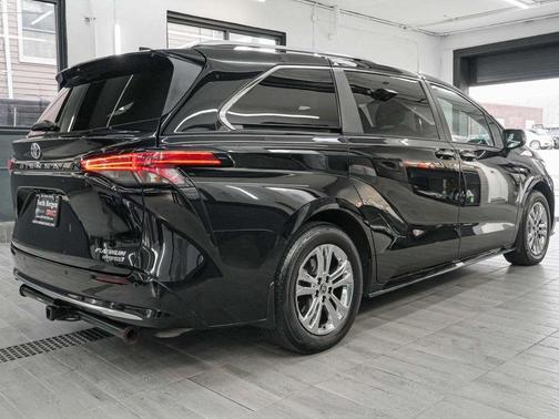 2022 Toyota Sienna Platinum 7 Passenger