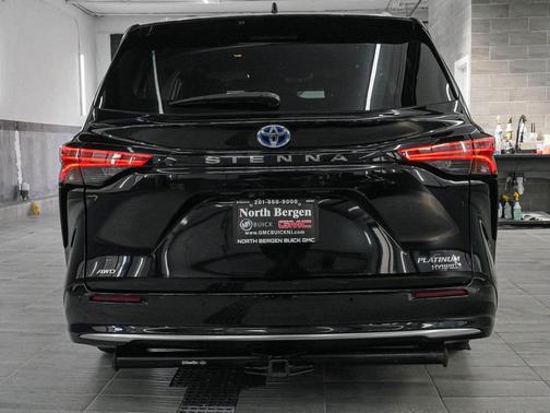 2022 Toyota Sienna Platinum 7 Passenger