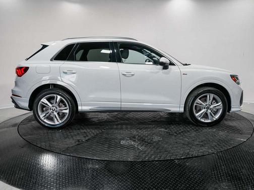 2024 Audi Q3 45 S line Premium