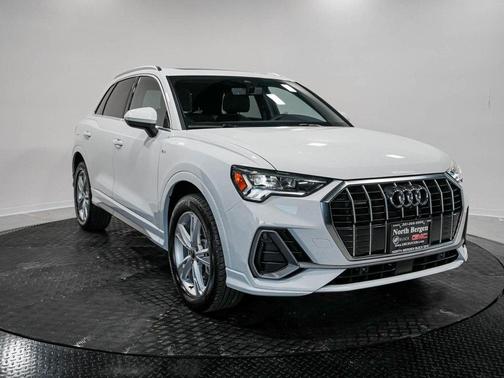 2024 Audi Q3 45 S line Premium