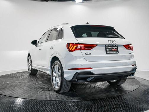 2024 Audi Q3 45 S line Premium