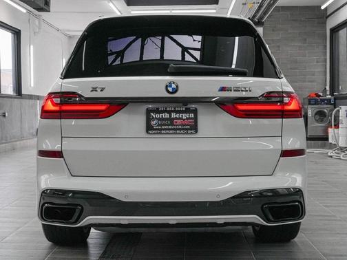 2022 BMW X7 M50i