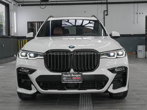 2022 BMW X7 M50i